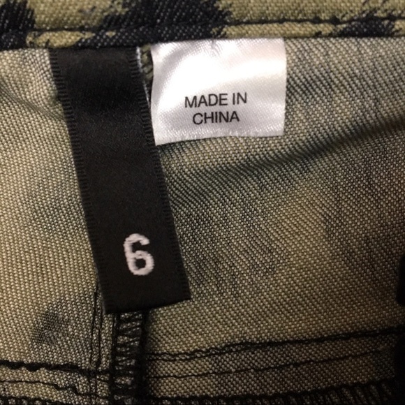 H & M Divided Green/Black Animal Print Jeggings - Picture 5 of 6